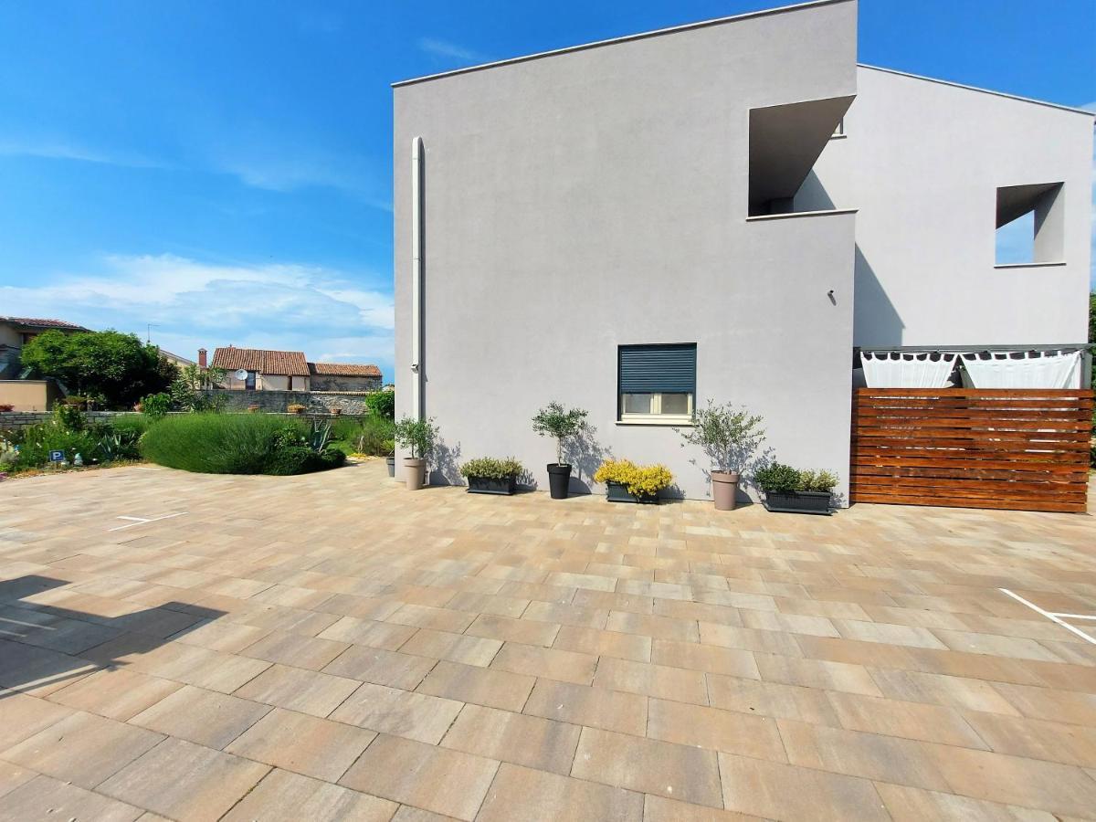 Rooms And Apartments Istrasoley Bale Exterior photo