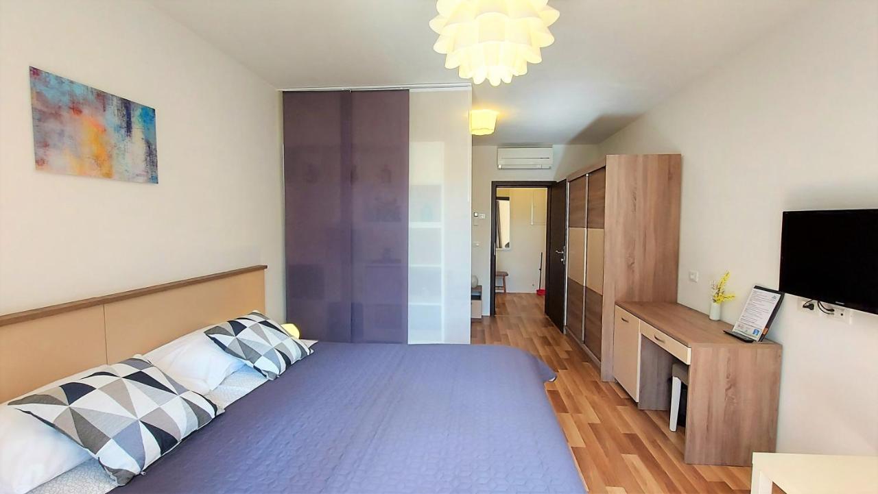 Rooms And Apartments Istrasoley Bale Exterior photo